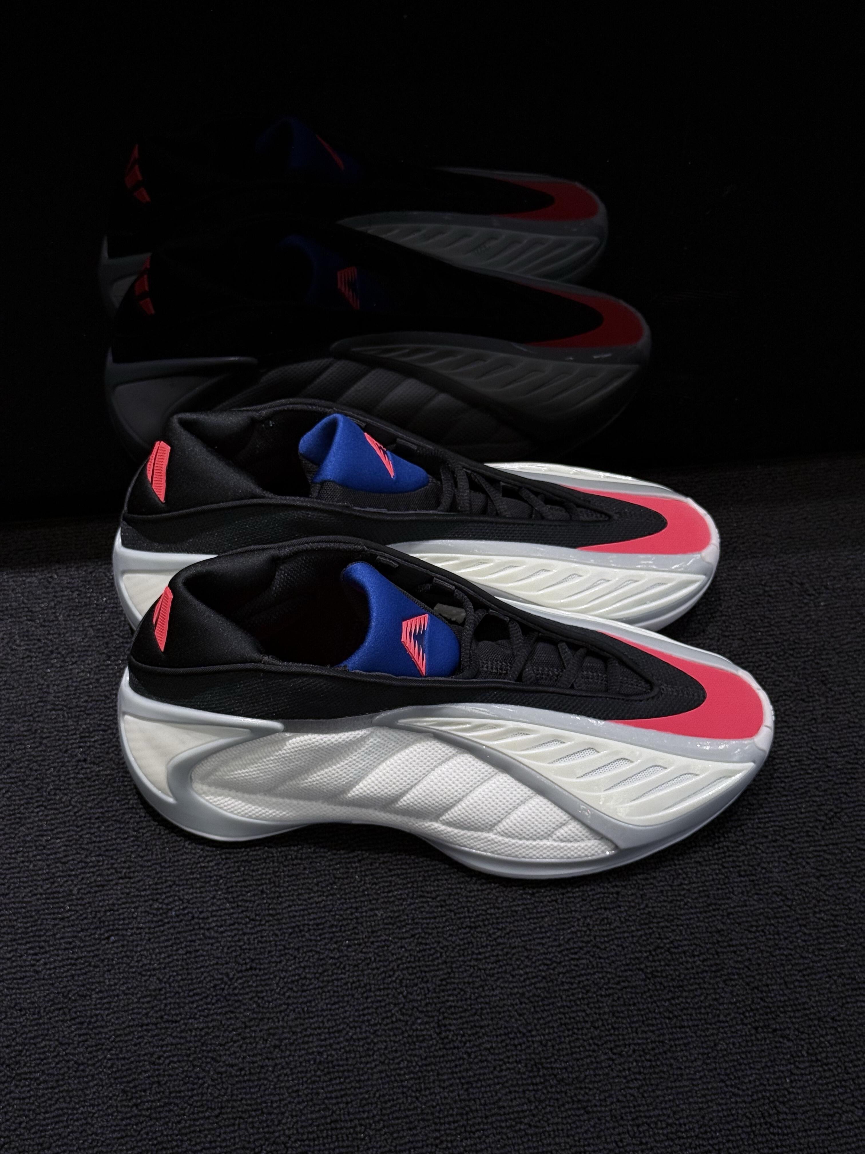 Adidas AE2 直接把球场穿成秀场,爱德华兹2代重磅上线!🔥经典黑白撞色搭配吸睛红蓝点缀